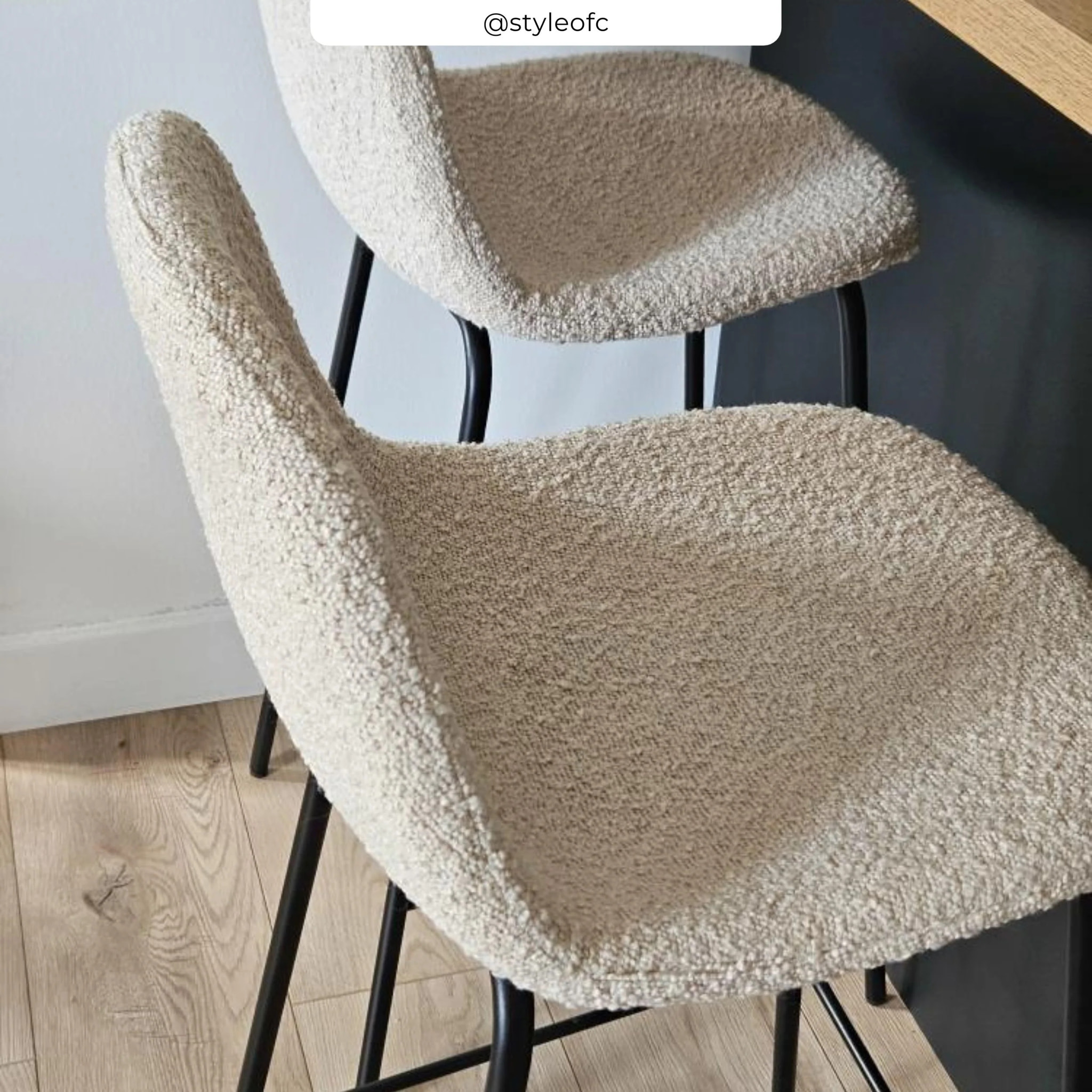 Lot de 2 chaises pour îlot central 65.5 cm en tissu bouclette beige - Henrik
