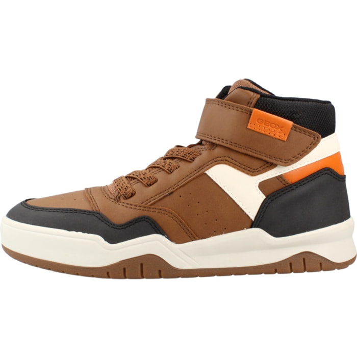 Zapatillas Niño de la marca GEOX  modelo J367RF 0MEMS MARRON CLARO