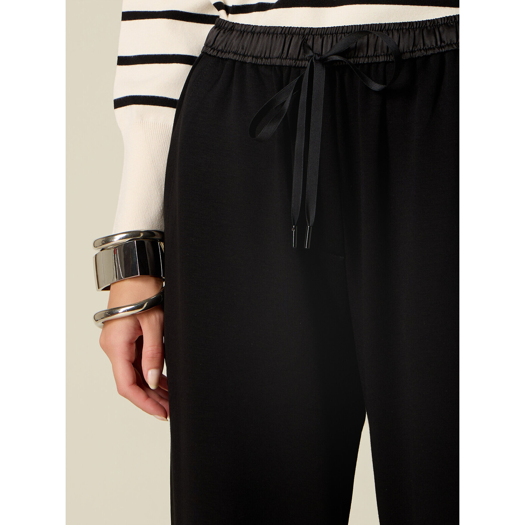 Oltre - Joggers con dettagli in raso - Nero