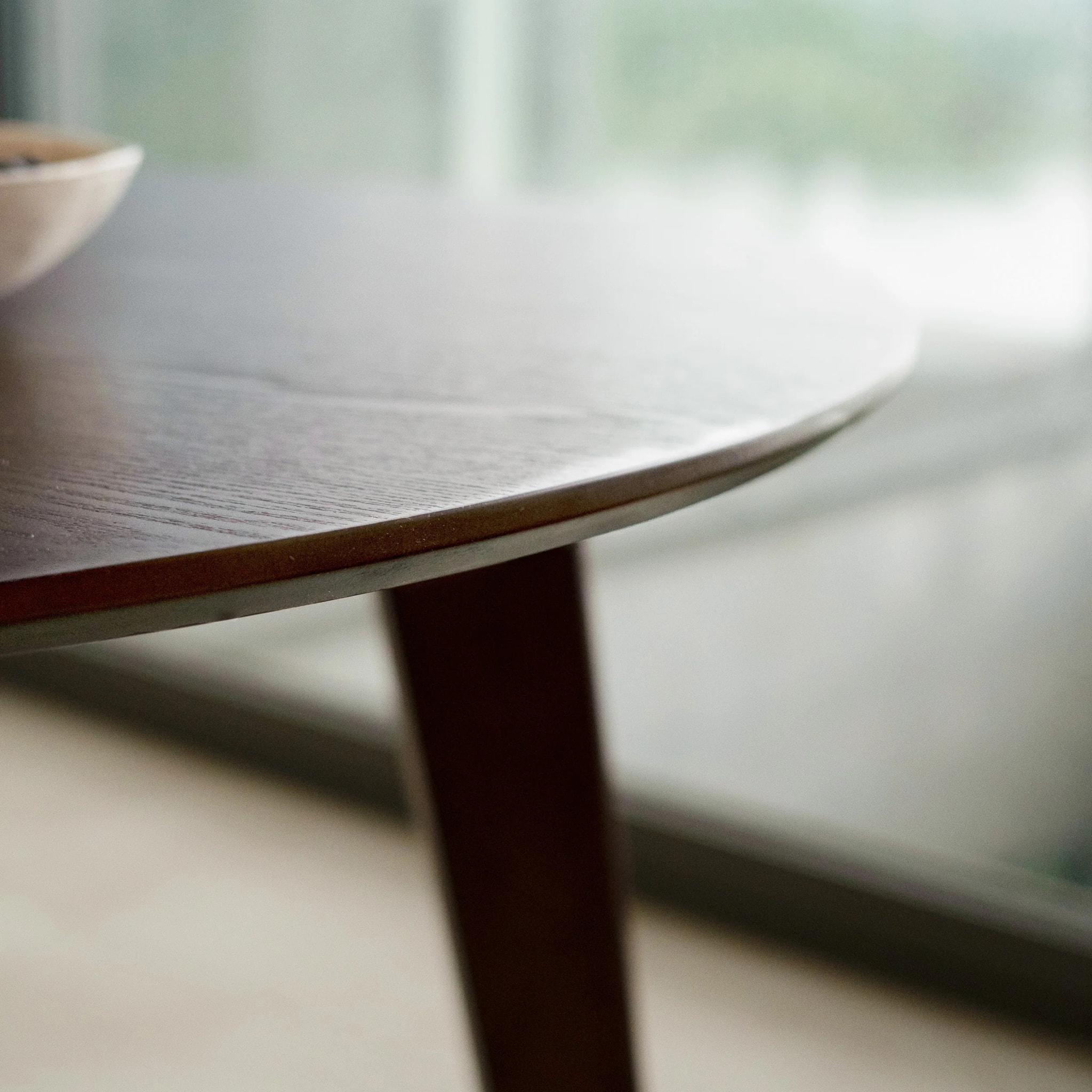 Table ronde 4 personnes en bois foncé D100 cm - Réno