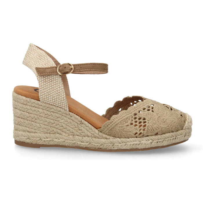 Alpargata valenciana cuña con adornos calados para mujer