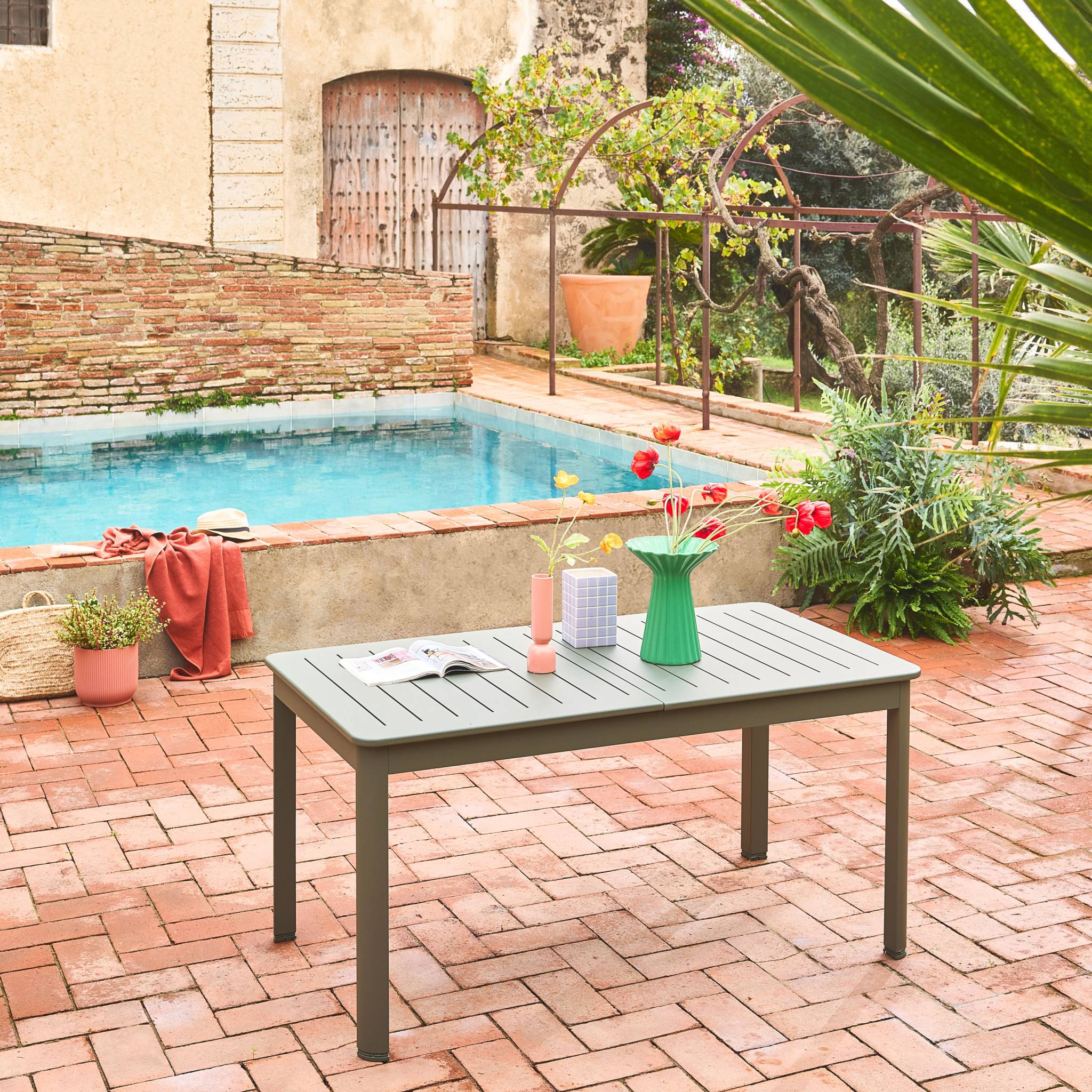 Table de jardin kaki SEATTLE extensible aluminium. 6 places. 155 / 218.5 x 89 x 75 cm
