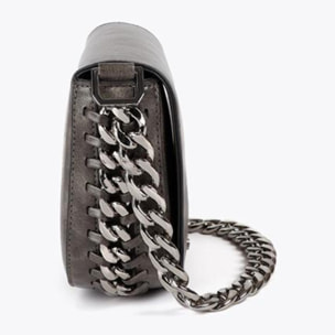 Tracolla effetto pelle invecchiata con patta e dettaglio catena