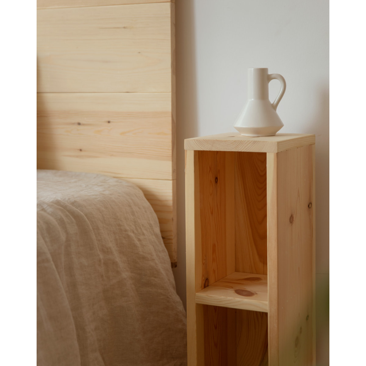 Pack de têtes de lit et de tables de chevet en bois massif ton naturel en différentes tailles