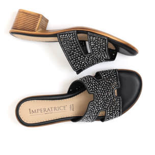 Sandali in simil pelle con applicazioni di strass e sottopiede comodissimo in memory