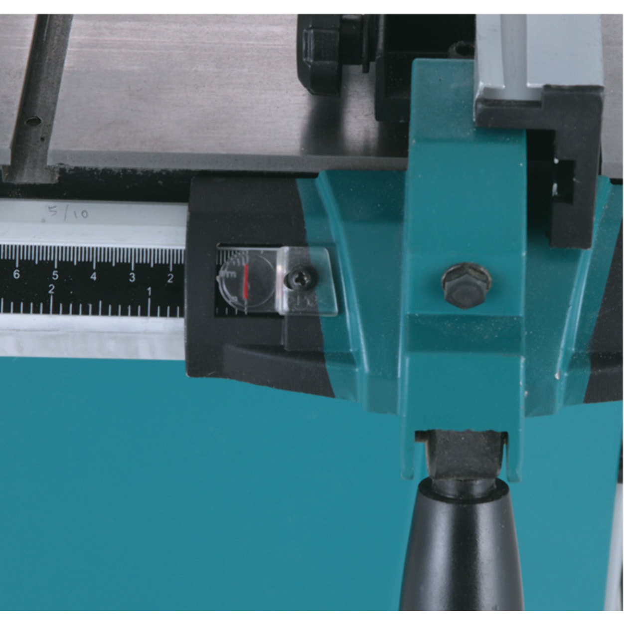 Scie à ruban 900W avec support - MAKITA - LB1200F