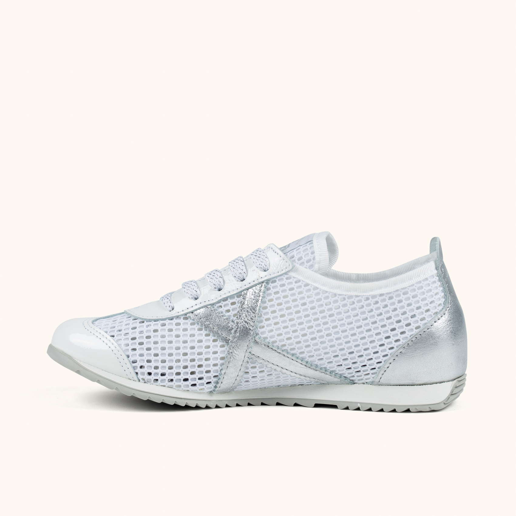 Zapatilla Retro de Rejilla Blanca y Plata MUNICH OSAKA 593