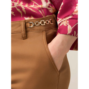 Oltre - Pantalones chinos con cadena decorativa - Marrón