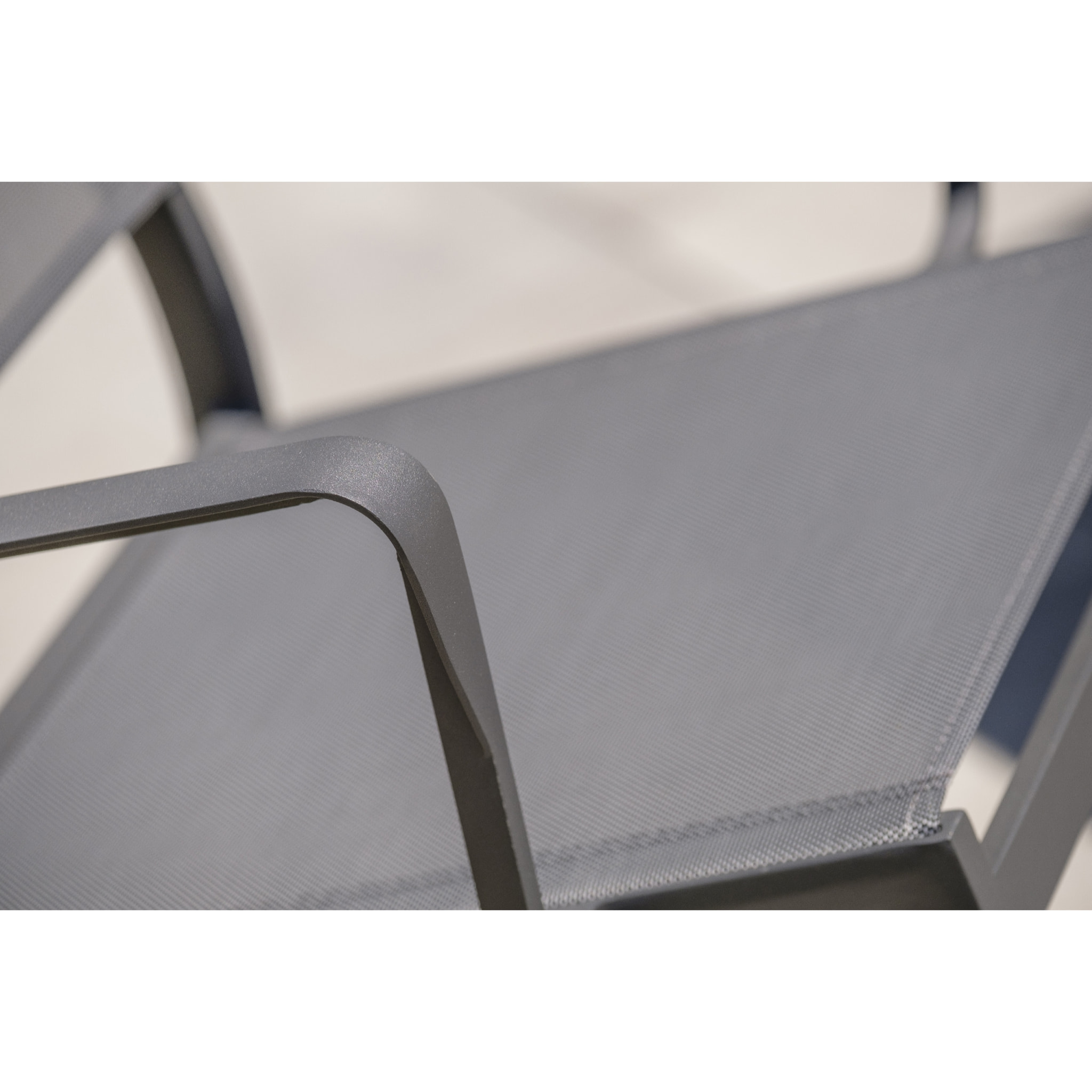 STOCKHOLM - Fauteuil de jardin empilable en aluminium et toile plastifiée grise