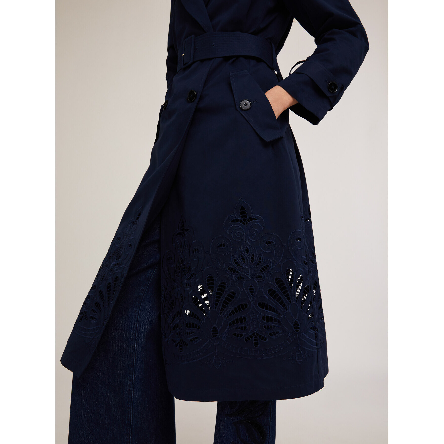 Motivi - Gabardina de doble botonadura en tejido técnico con bordado - Azul