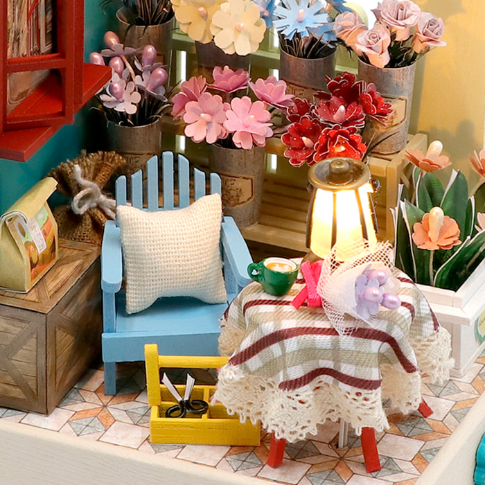 Raccogliendo la luce tra i fiori. Modello 3D realistico con grande dettaglio e luci LED.