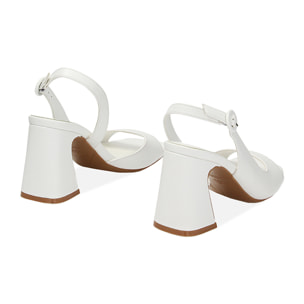 Sandalias con tacón blancos