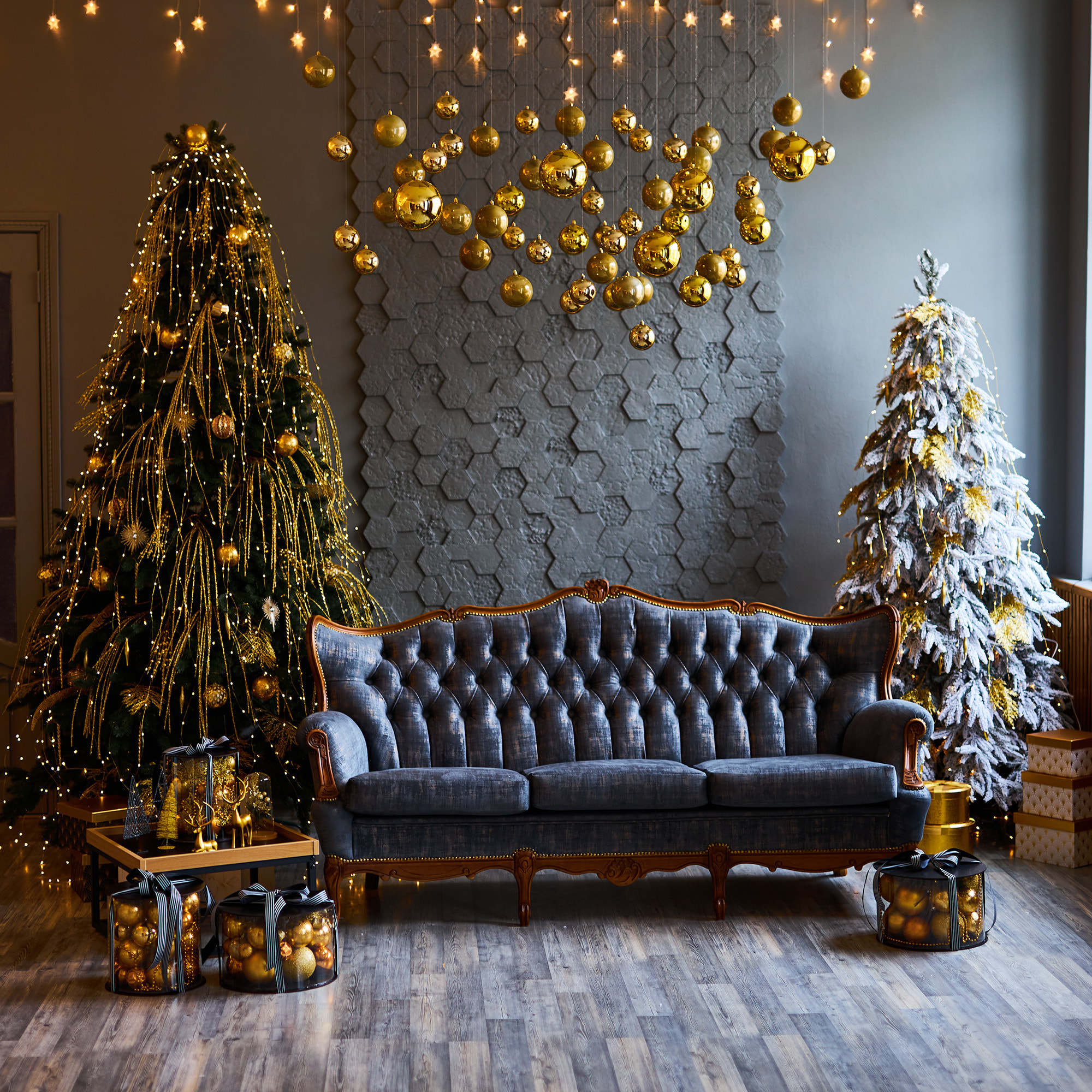 Conjunto de 60 bolas de navidad en color dorado en varios diseños y acabados