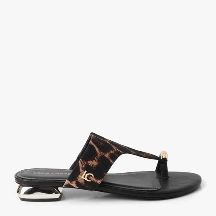 Sandalo basso con stampa animalier e applicazione metallica sulla punta