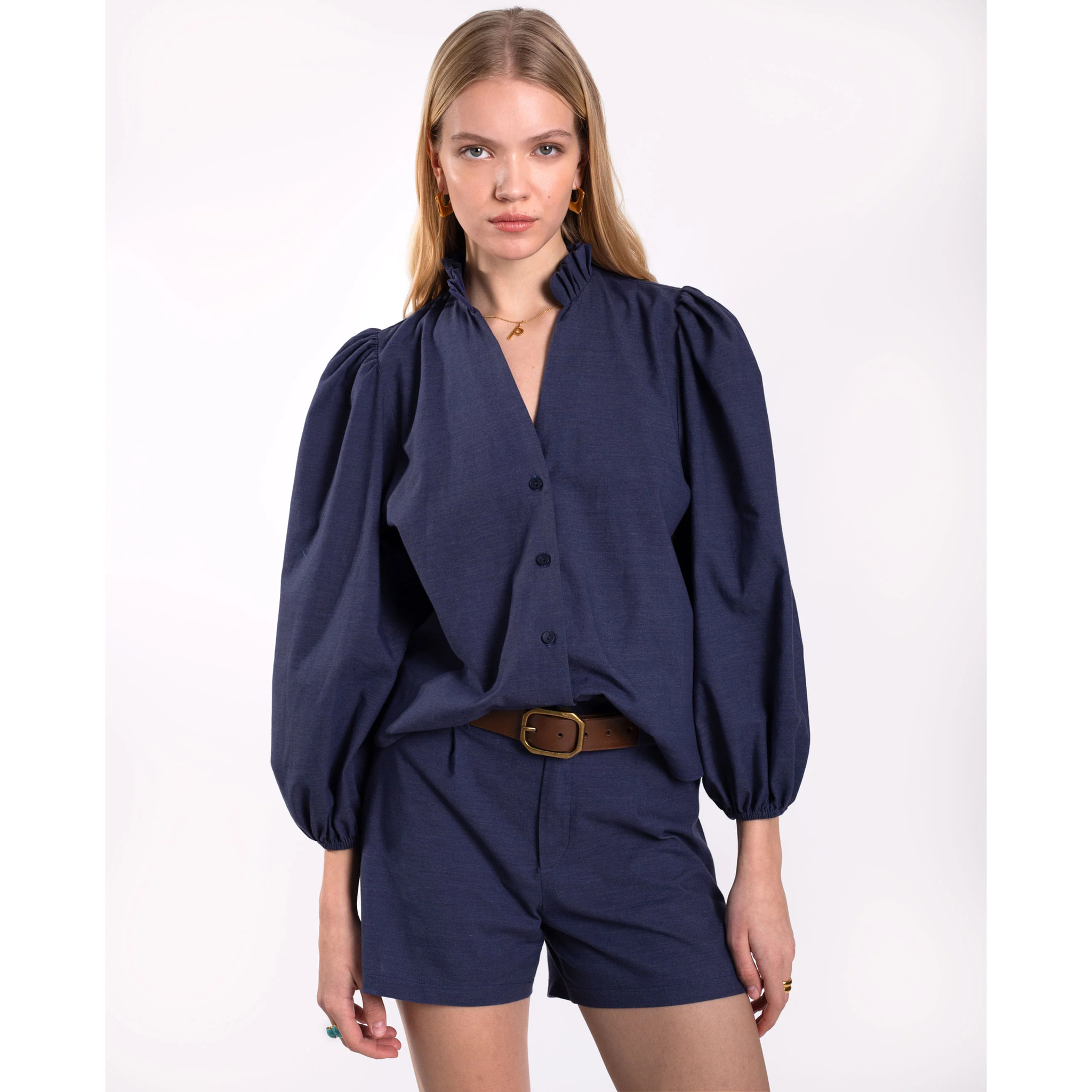 Camisa de mujer con cuello alto