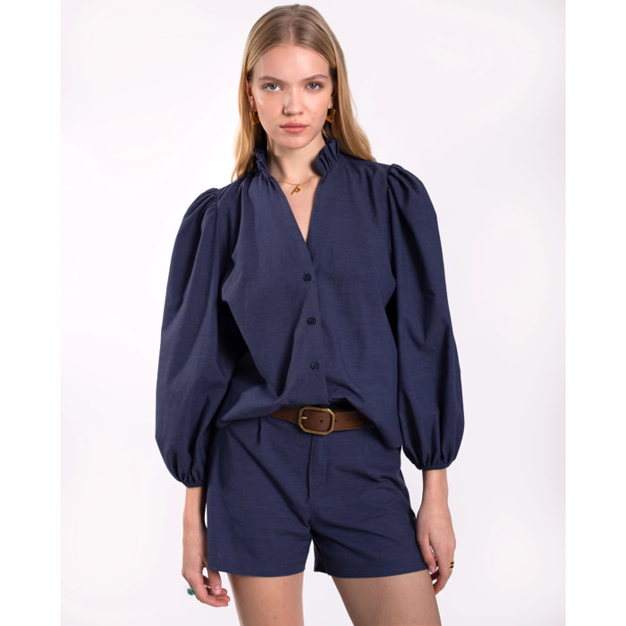 Camisa de mujer con cuello alto