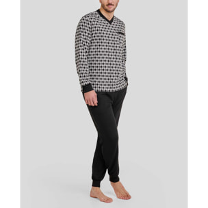 Pijama hombre, dibujo rombos escote en pico, manga larga y pantalón largo liso negro y bolsillos laterales