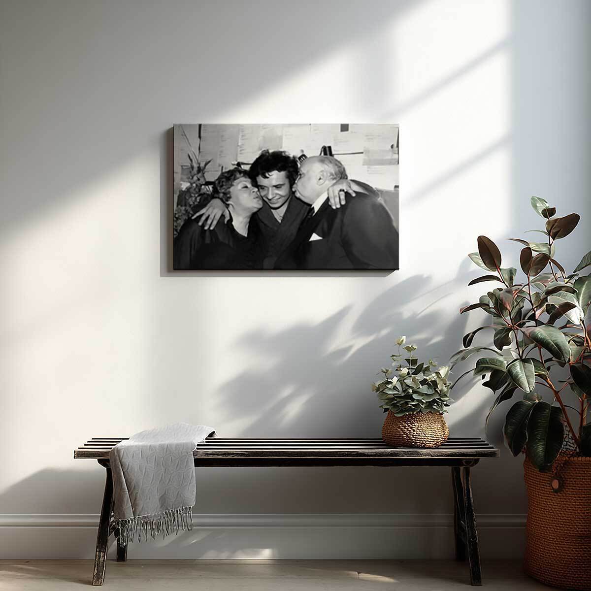 Tableau noir et blanc célébrités Michel Sardou en 1973 Toile imprimée