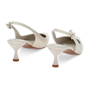 Décolleté slingback panna in vernice, tacco 6 cm