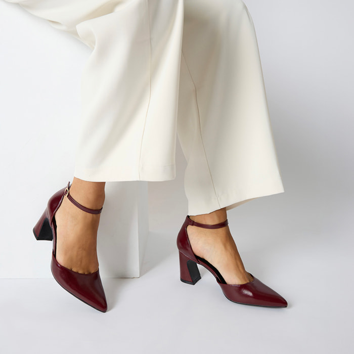 Décolleté open shank bordeaux con tacco di 7,3 cm