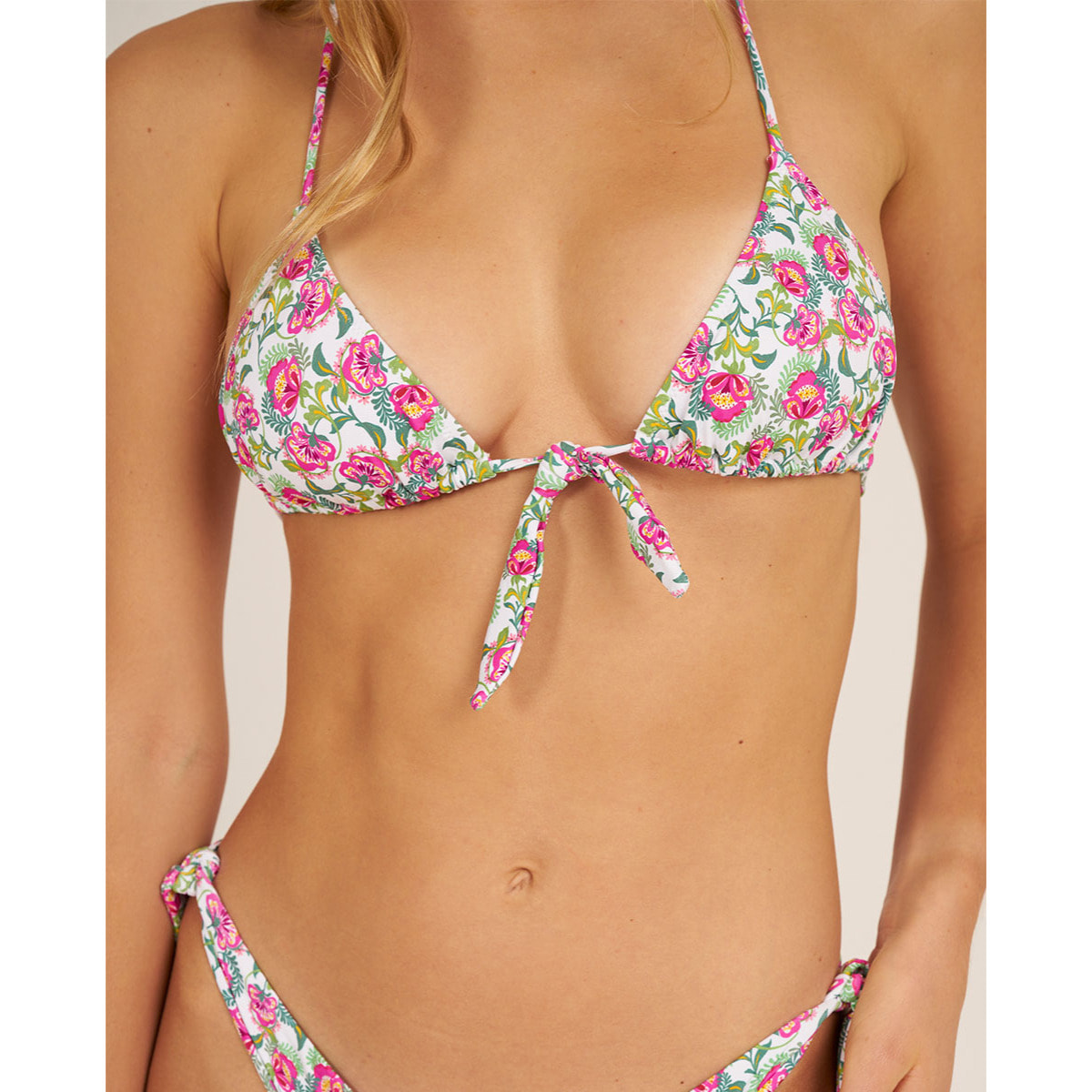 Top de bikini triángulo con un lazo y estampado de flores