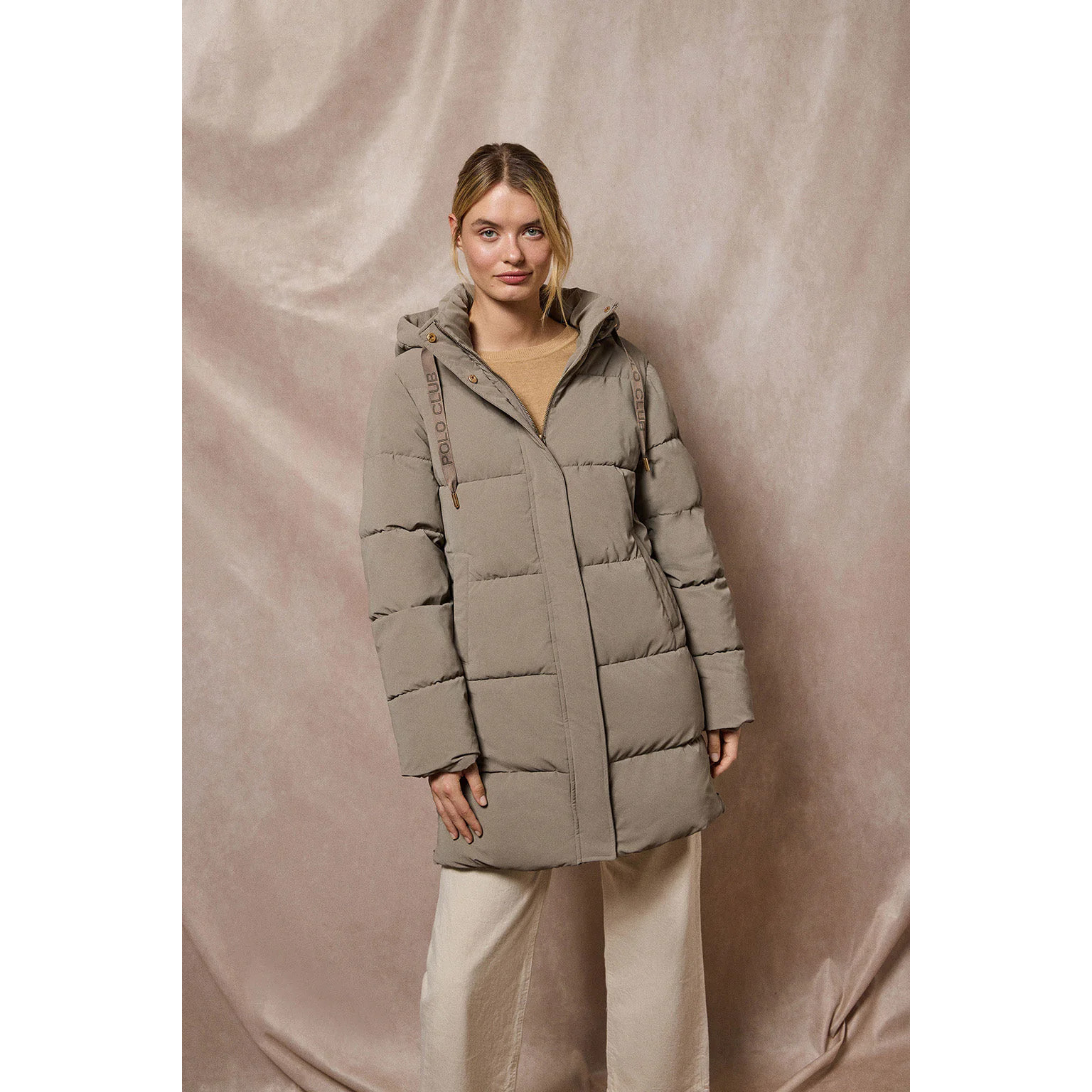 Abrigo Roma color taupe de capucha extraíble y detalles Polo Club