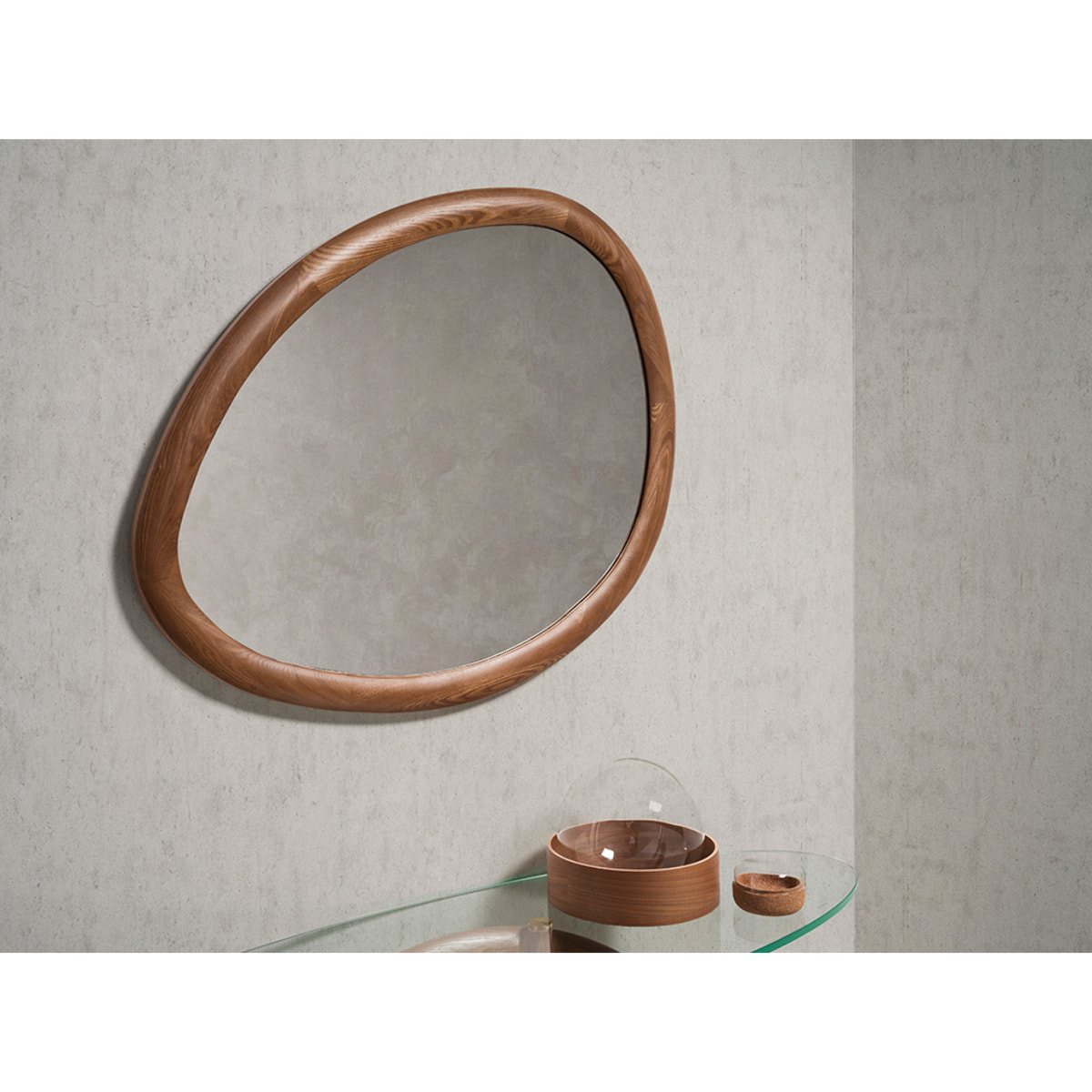 Espejo pared Angel Cerdá orgánico con marco de madera en nogal 95x75x3cm