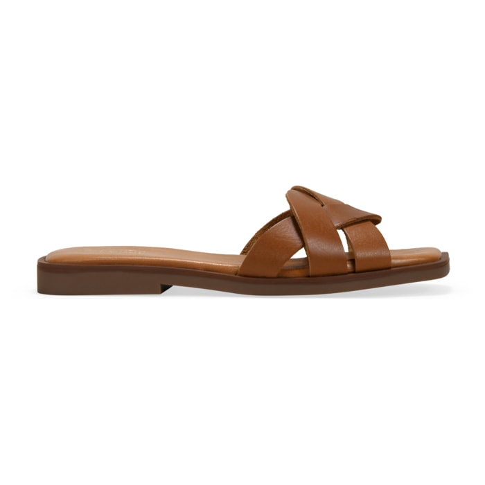 Sandalias planas marrones en piel