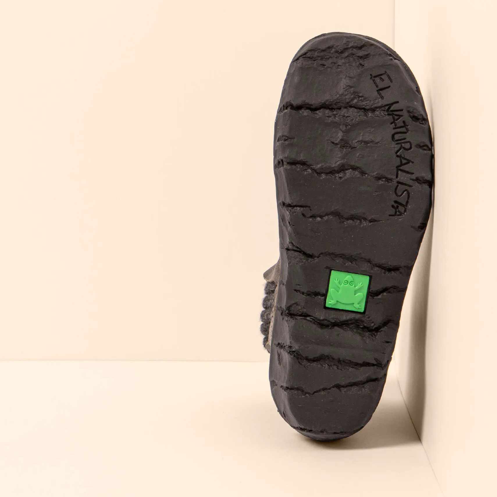 Botines NE23 NATURAL GRAIN FOREST-BLACK/ YGGDRASIL color Forest-black