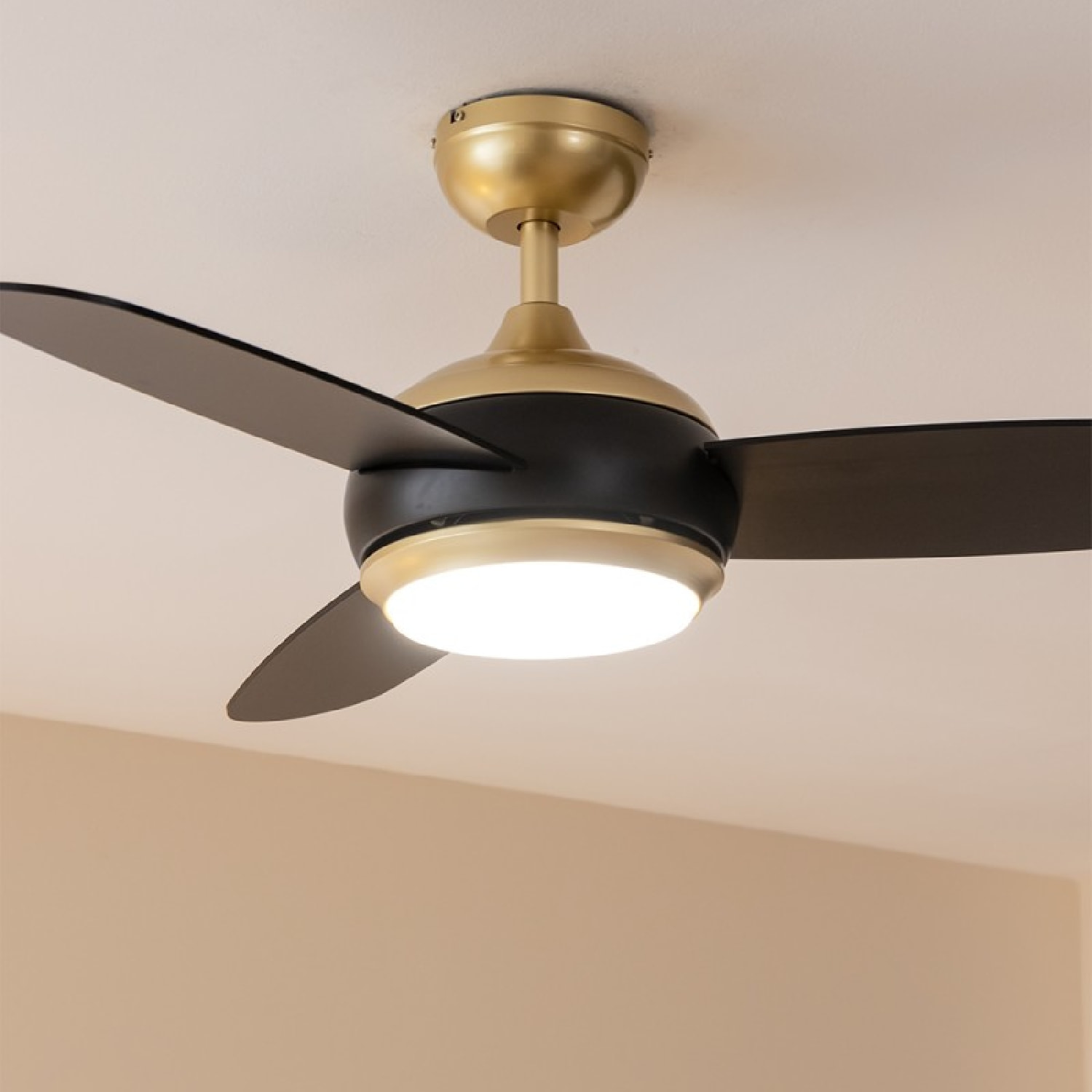 Ventilador de techo con luz EnergySilence Aero 4265 GoldBlack Cecotec