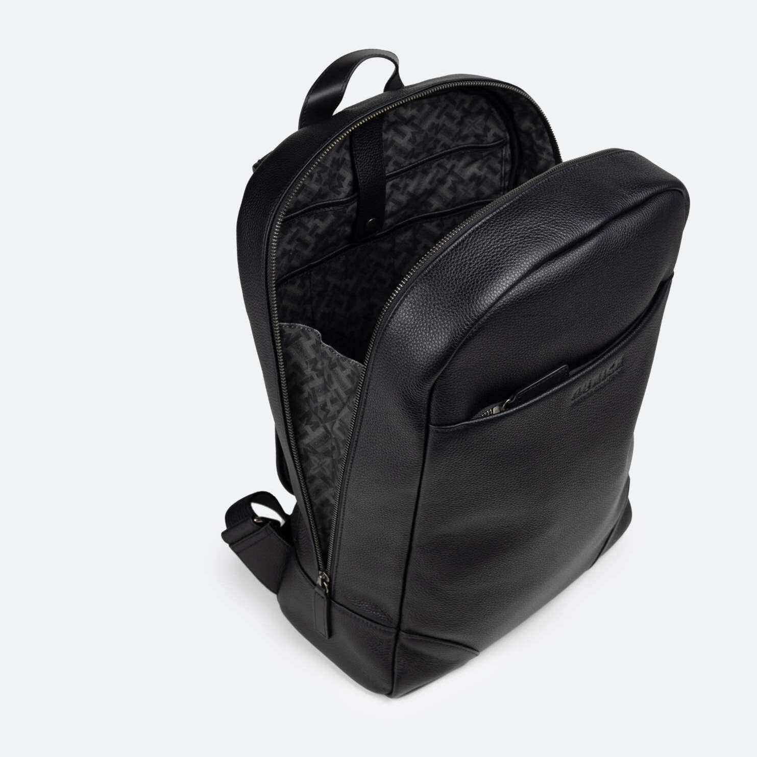 Mochila de piel negra con banda para trolley BACKPACK CRAFT