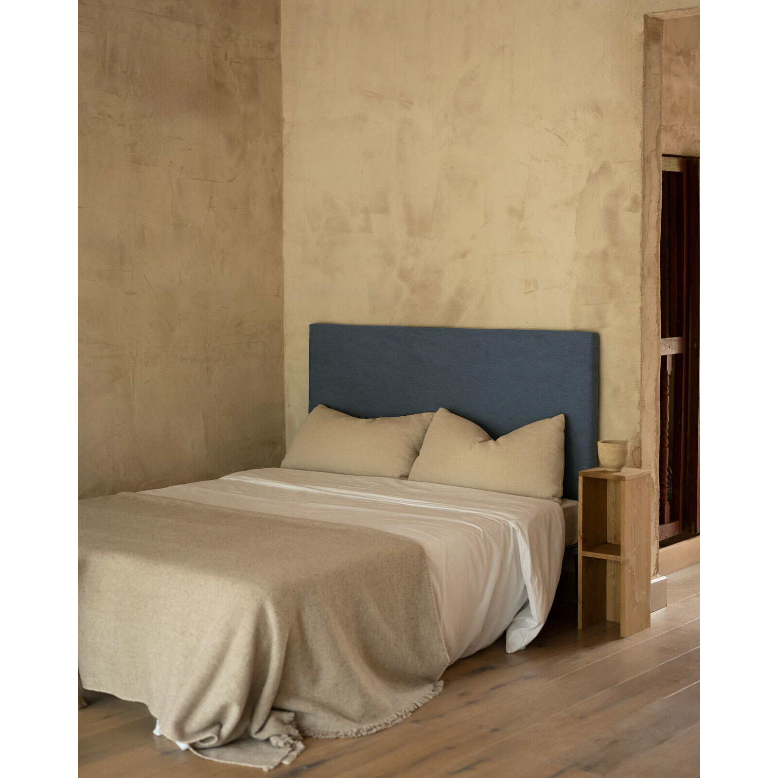 Tête de lit tapissée en bleu en différentes tailles