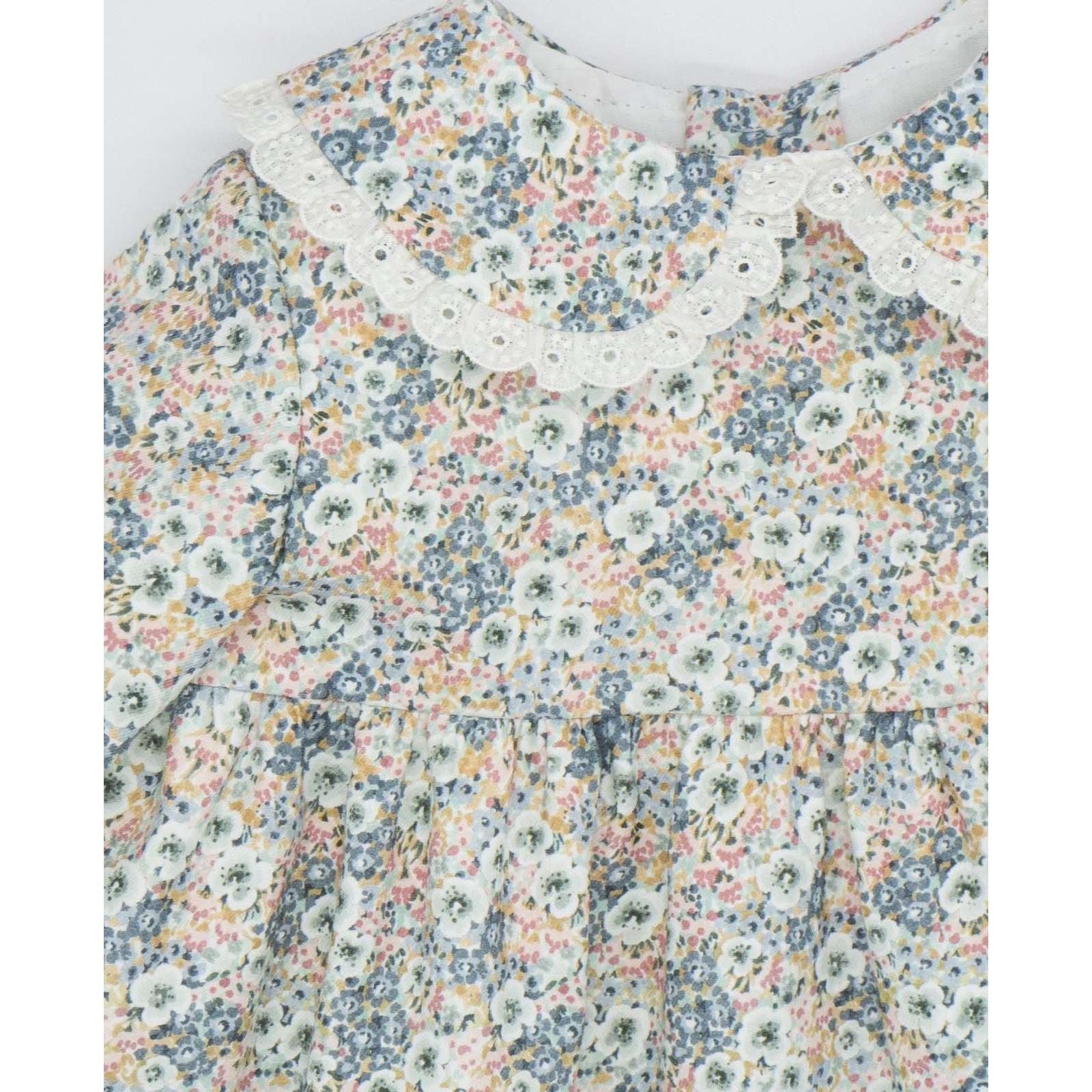 Vestido con cuello de volantito de flores verde azul y blanco