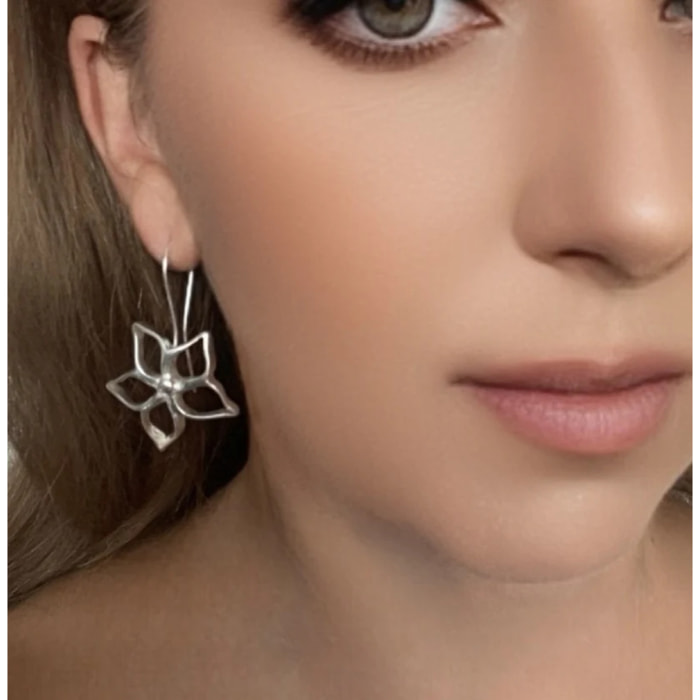 Pendiente gancho Irregular Blom G en plata chapado 10µ