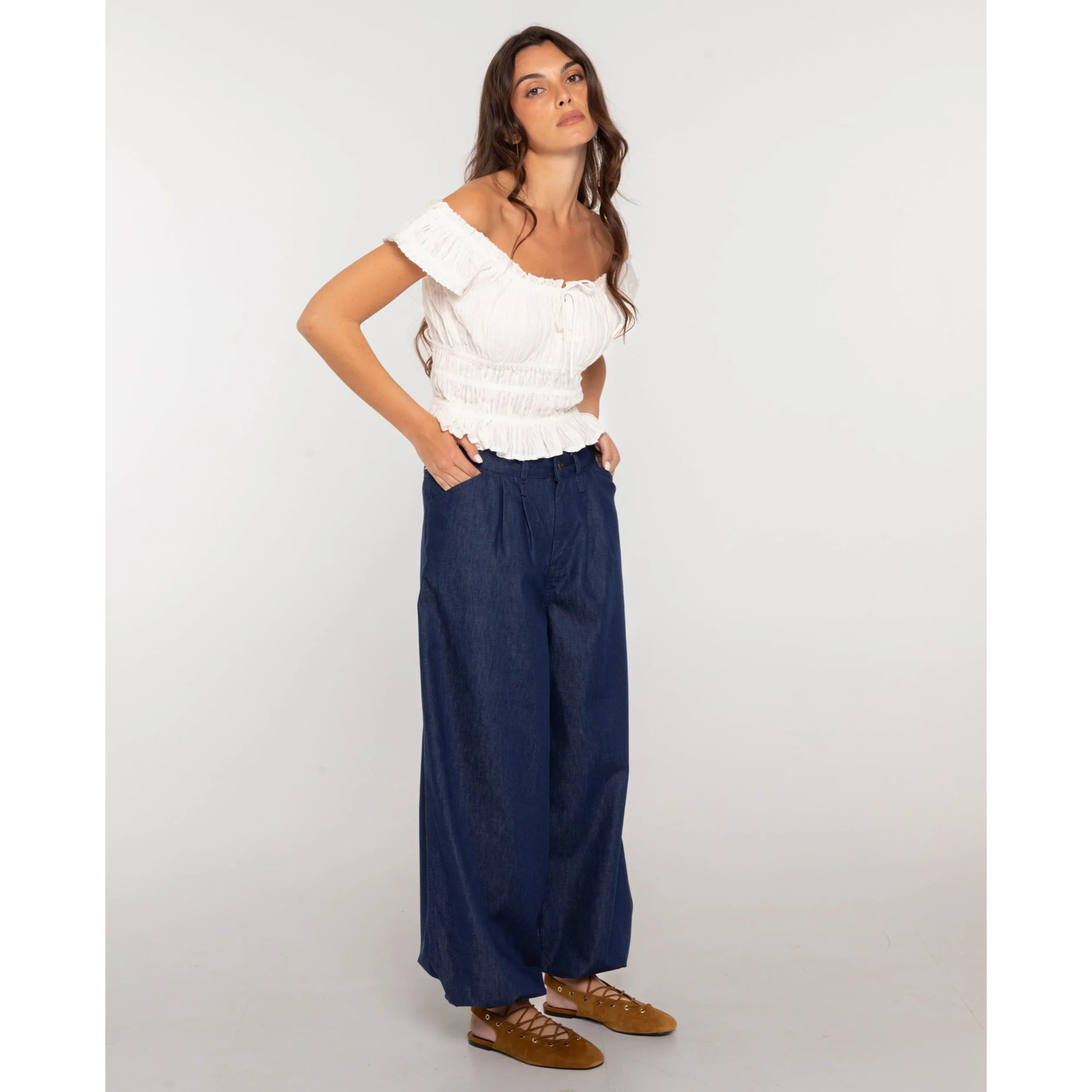 Blusa de mujer con nido de abeja y escote Bardot