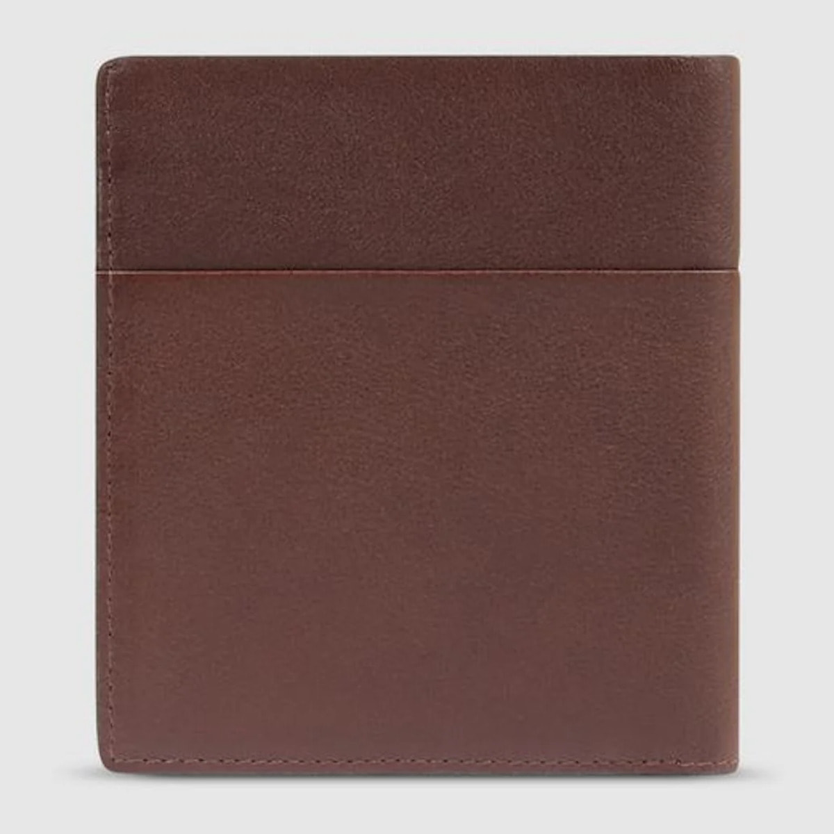 Piquadro Porta passaporto in pelle con portacarte di credito, schermato con protezione RFID