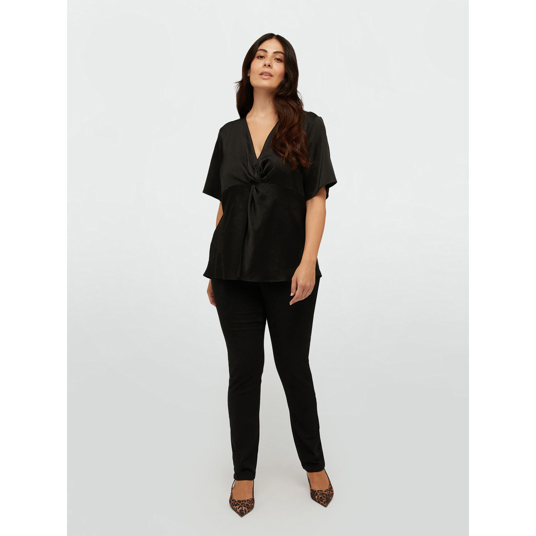 Fiorella Rubino - Blusa in viscosa LENZING™ ECOVERO™ con nodo - Nero