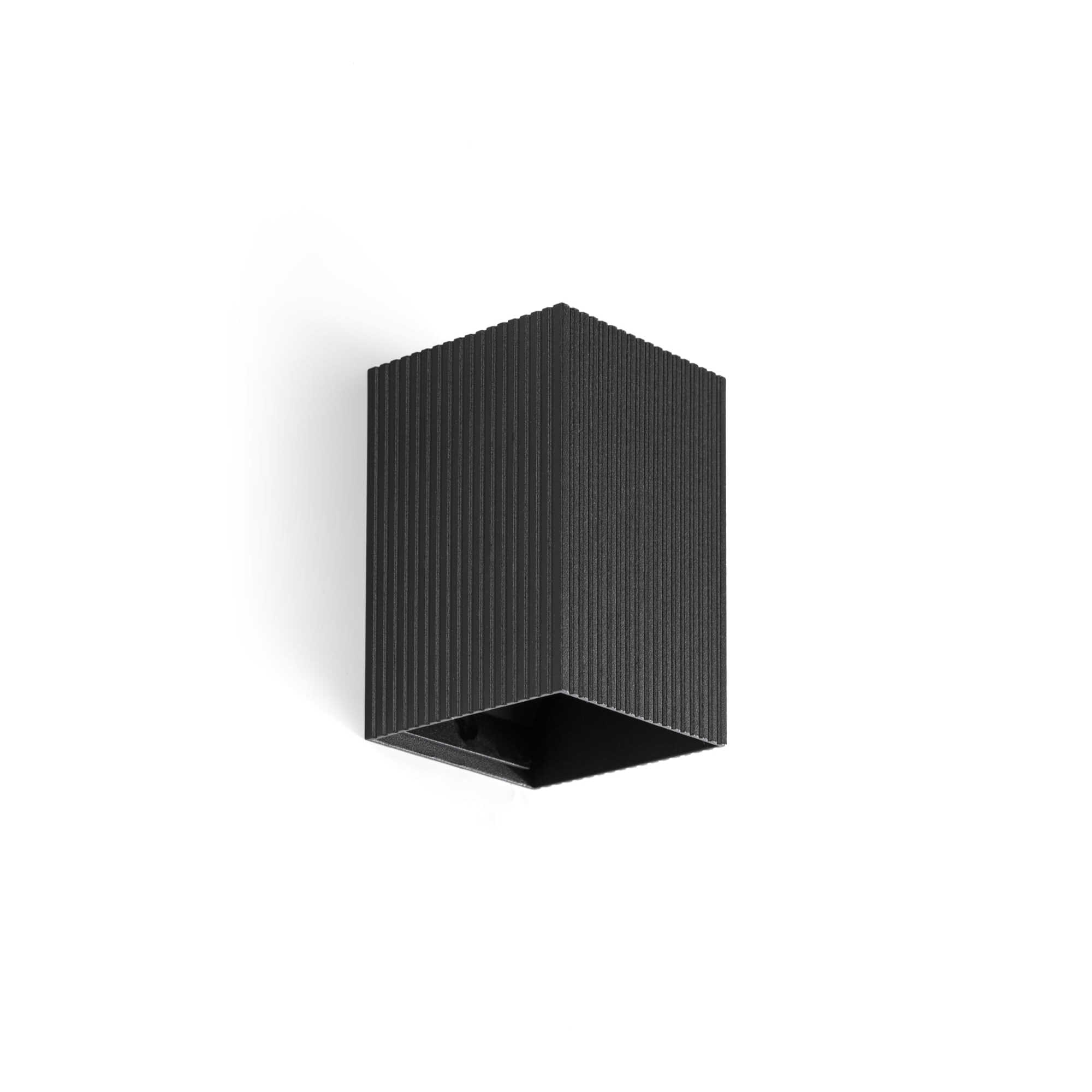 LUNE Aplique cuadrado estriado negro