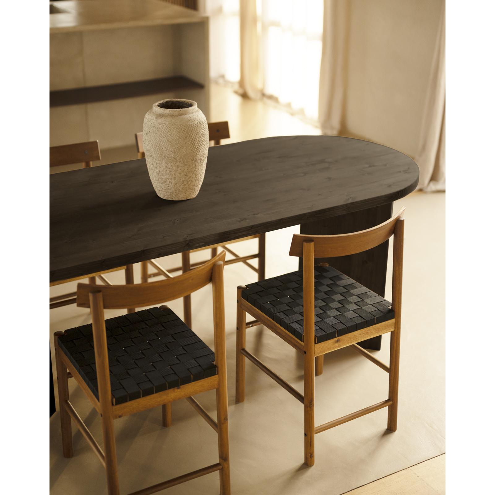 Mesa de comedor de madera maciza en tono negro de varias medidas