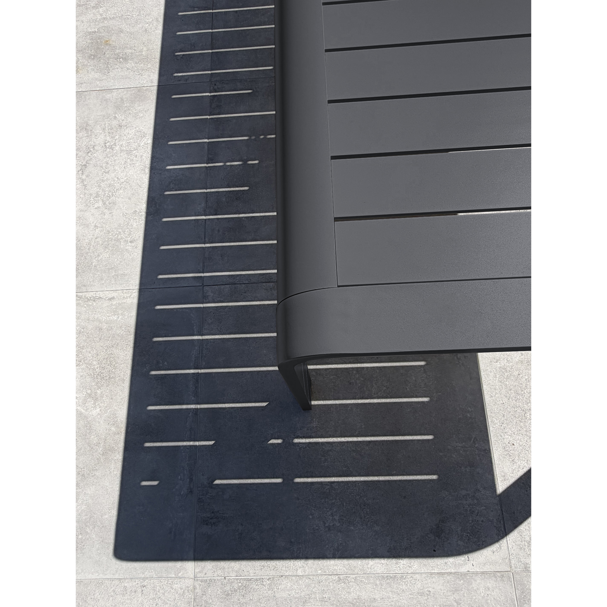 HANOI - Table de jardin en aluminium coloris anthracite