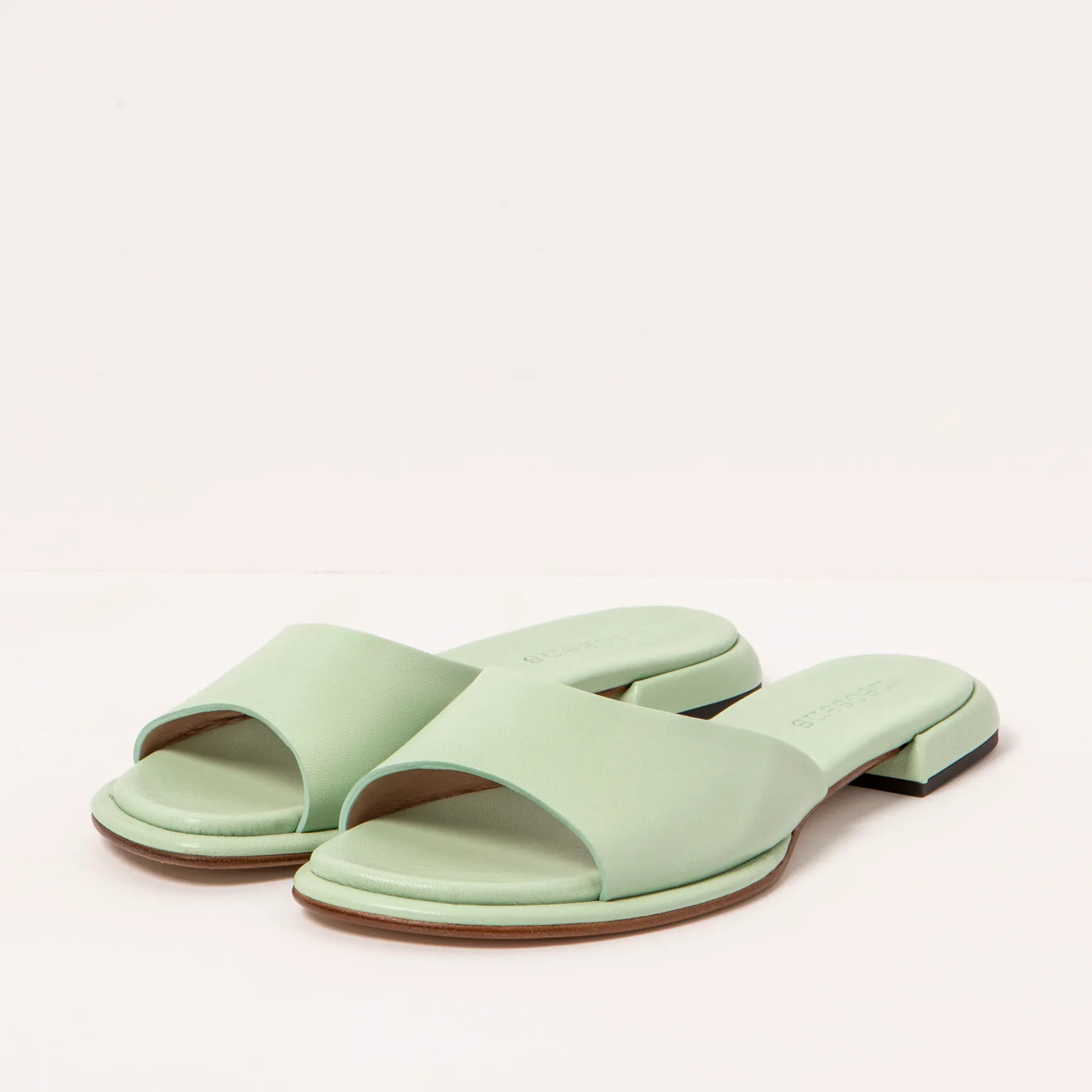 Sandalias S3153 NAPPA PASTEL GREEN/ VALVIN color Pastel green