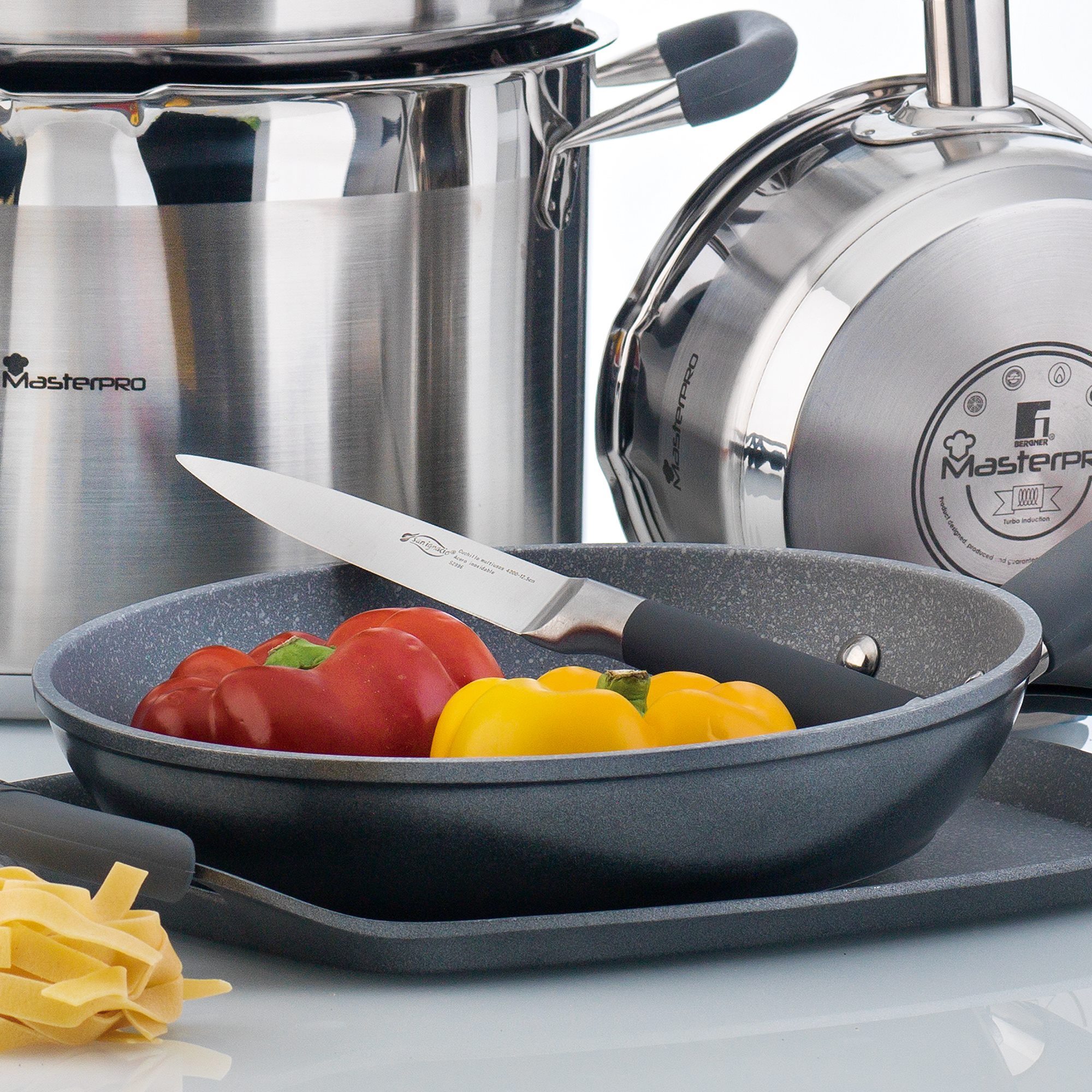 Set 3 sartenes ø16/20/24 cm, aluminio prensado, aptas para inducción + set 4 cuchillos de cocina: chef, santoku, pelador y muliusos, mango con silicon