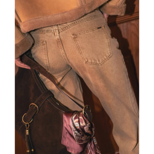 Vaqueros de tiro medio con corte recto de mujer