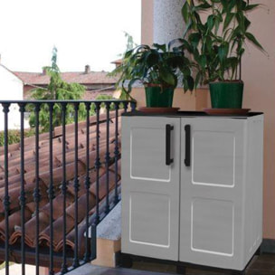 Armario de mediana altura en polipropileno, material reciclable y ecológico sostenible, está equipado con bisagras de acero, estante ajustable y los p