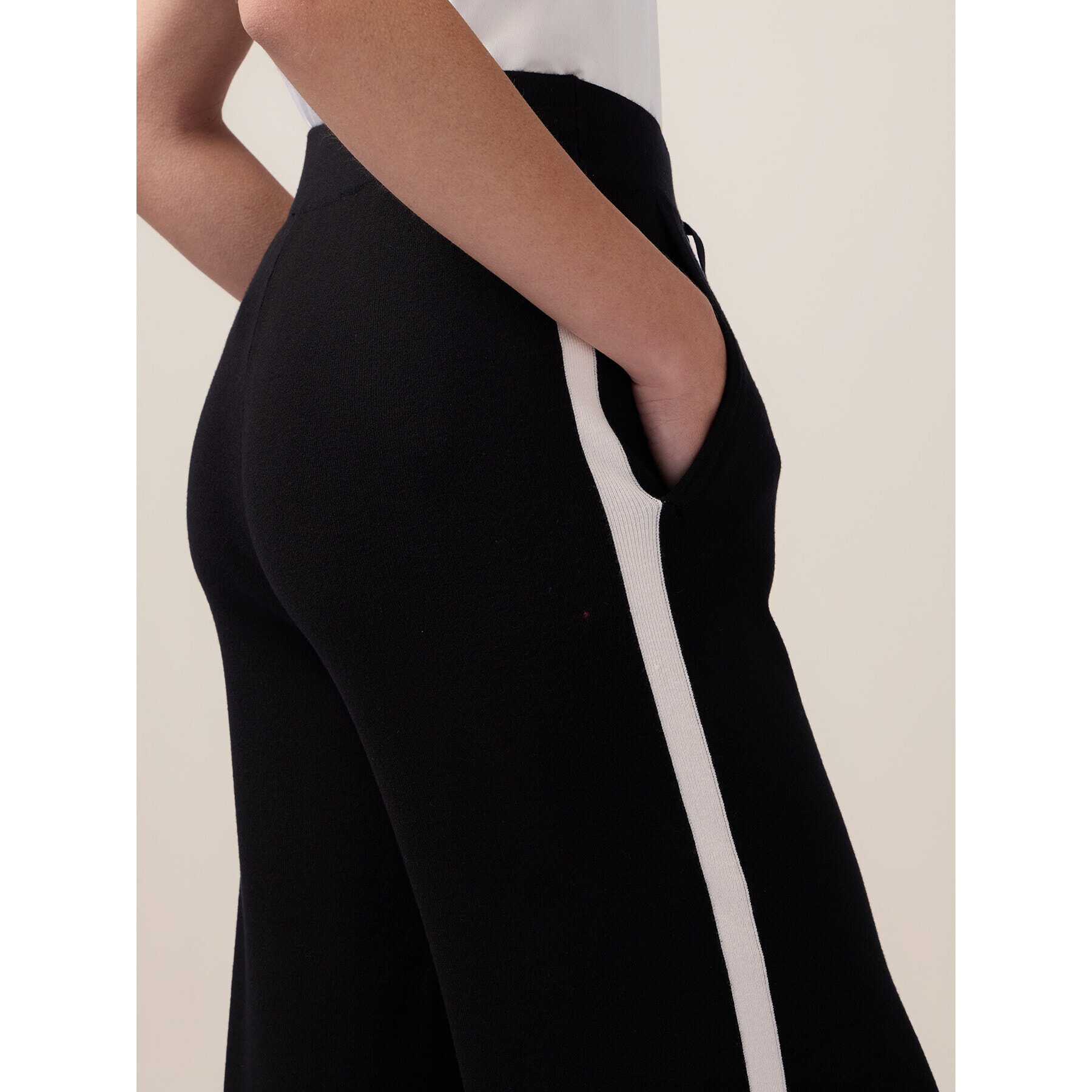 Oltre - Pantalones de punto con perfiles en contraste - Negro