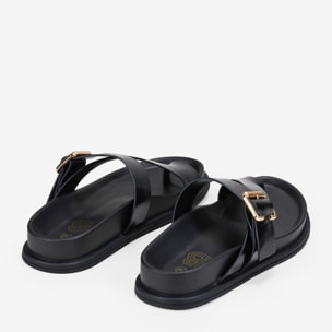 Sandalias de dedo negras con hebilla
