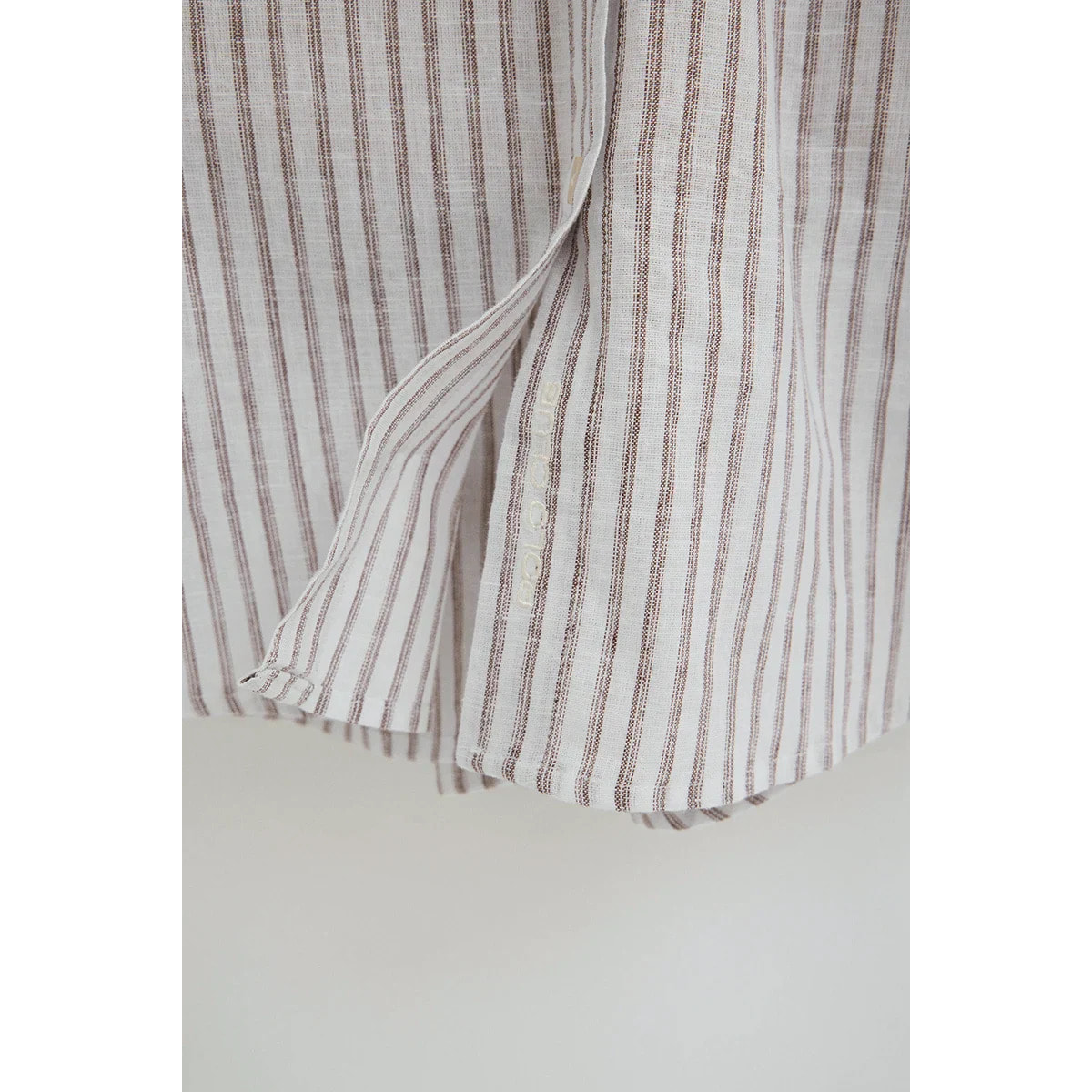 Camicia cotolino a righe bianco sporco regular fit con ricamo Polo Club