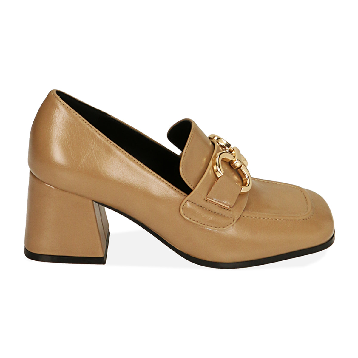 Mocasín beige, tacón 6,5 cm.