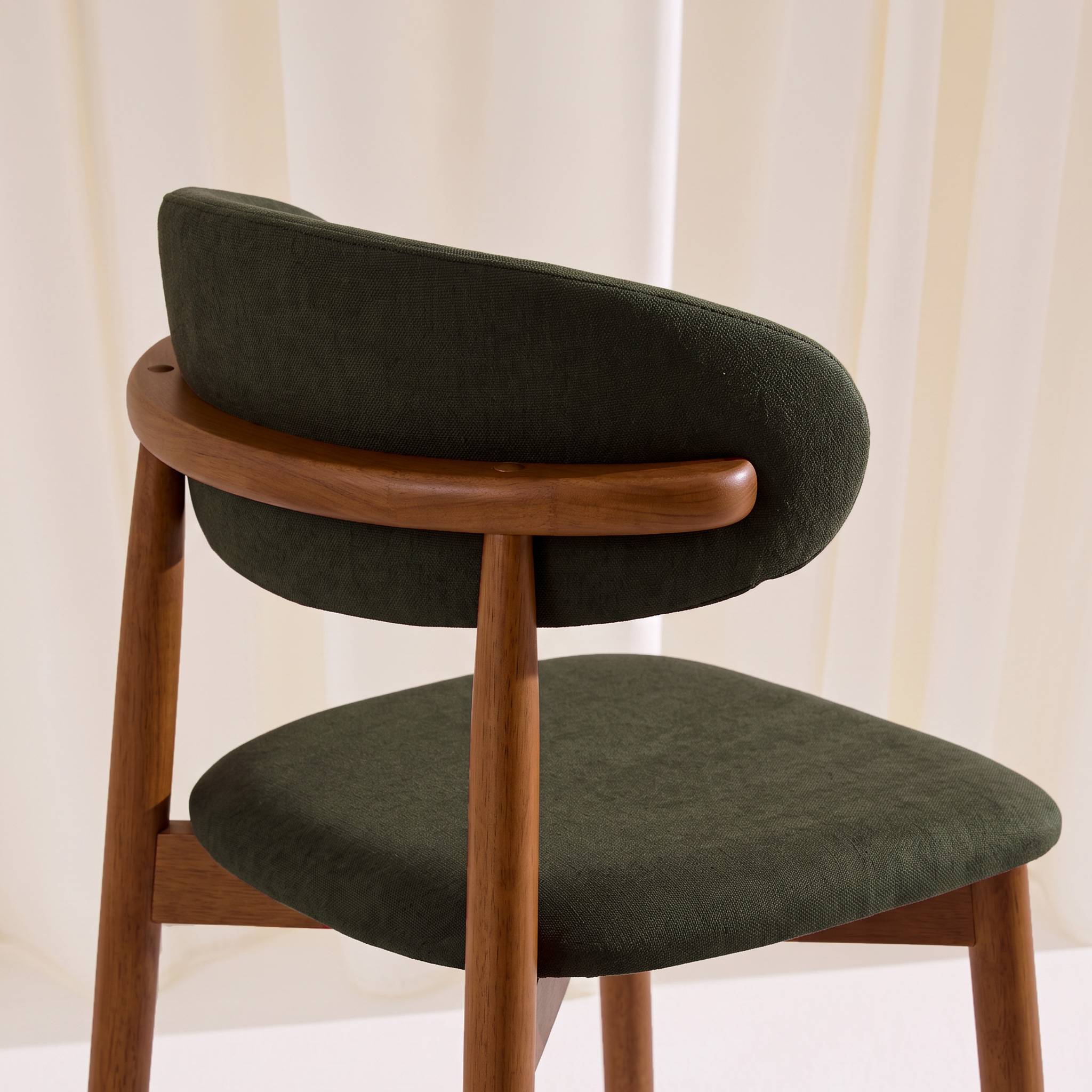 Tabouret de bar bois d'hévéa noyer et tissu chenille (lot de 2)  PAOLA