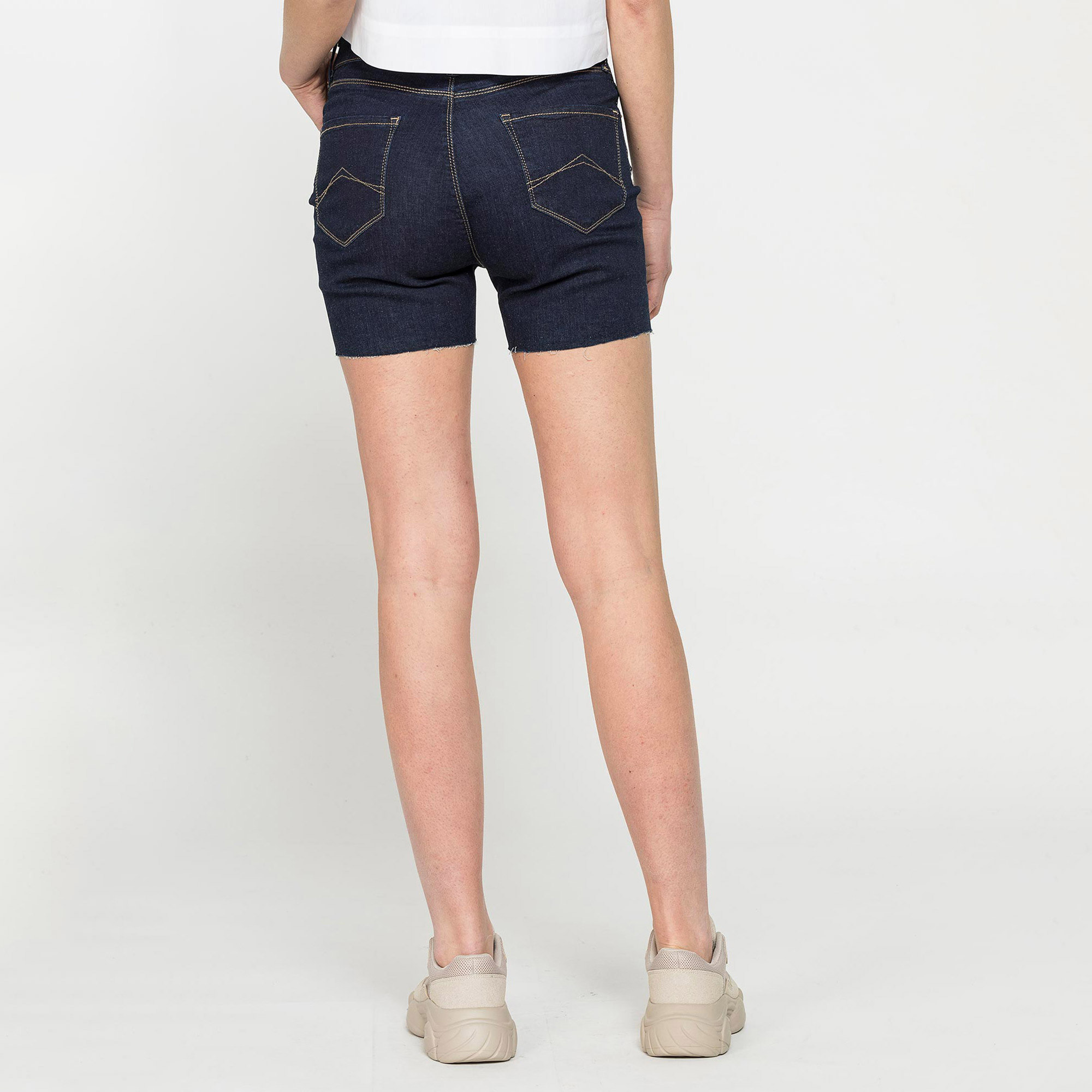 SHORTS ADERENTI A VITA ALTA